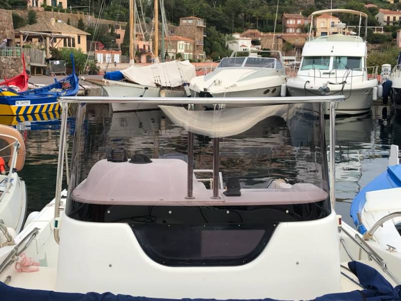 Fabrication d'un pare brise en Plexiglass pour un bateau Sessa 23 à Théoule-sur-Mer