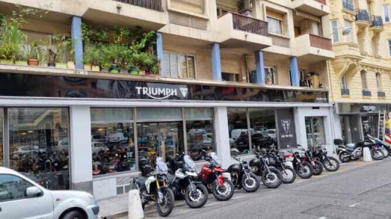 Changement du logo d’Enseigne dans un magasin Triumph à Nice Alpes Maritimes