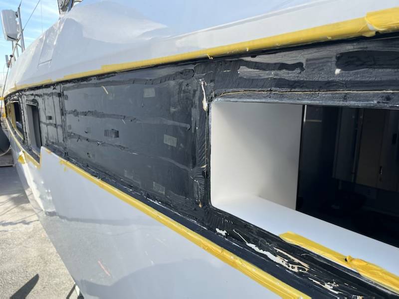 Pose de la colle Sikaflex 295 UV