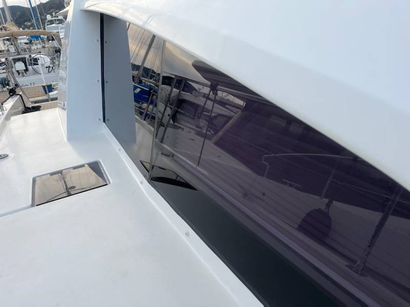 Rénovation de vitres en plexiglass sur un bateau à Marseille