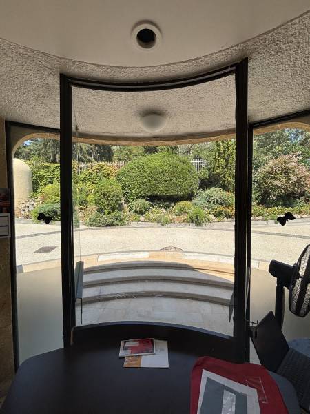 Entretien des plexiglass d'une loge pour une résidence à Cannes