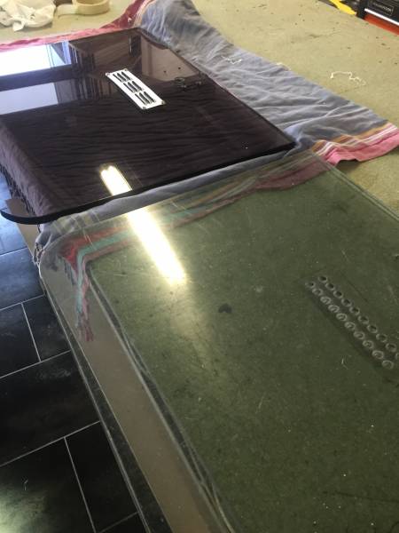 Fabrication d'une porte en plexiglass pour bateau OCEANIS 351 BENETEAU