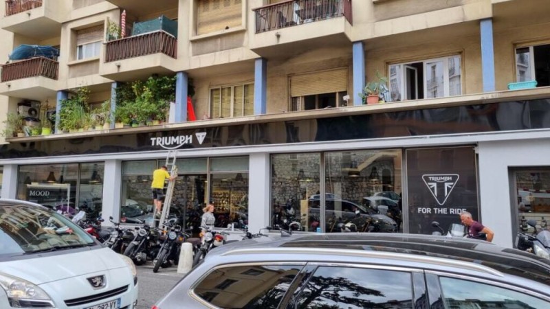 Changement du logo d’Enseigne dans un magasin Triumph à Nice Alpes Maritimes