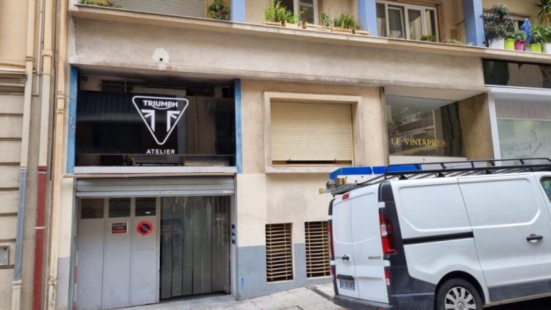 Changement du logo d’Enseigne dans un magasin Triumph à Nice Alpes Maritimes